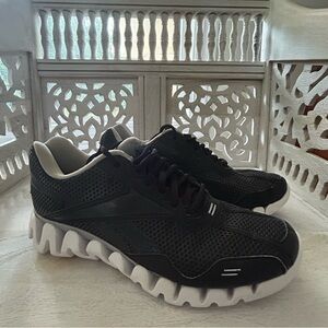 Reebok Men’s ZigTech Black & White Athletic Shoes Sneakers Tennis Shoes Size 9